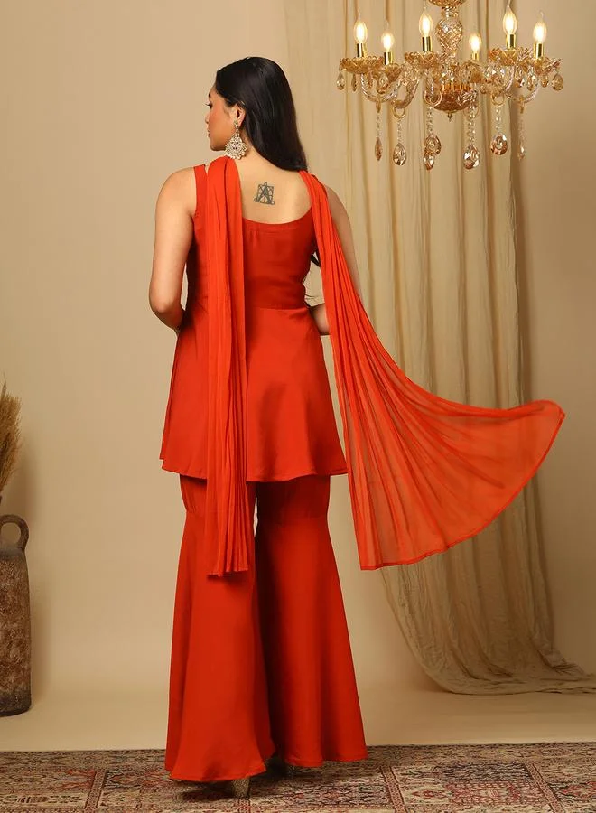 جلو باص طقم منسق من تونيك وبنطال غارارا وتفاصيل ترتر ودوباتا للنساء